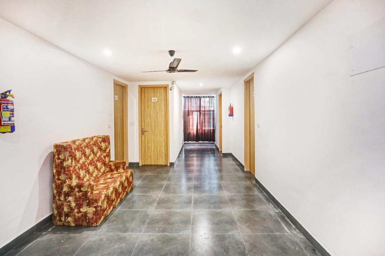 Oyo 81641 Collection O Hotel A1 Residency 뉴델리 외부 사진