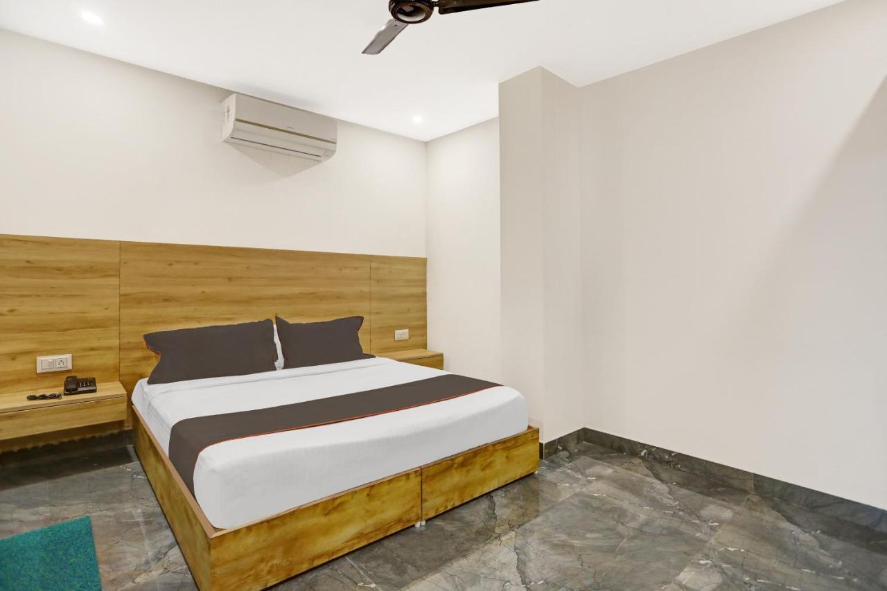 Oyo 81641 Collection O Hotel A1 Residency 뉴델리 외부 사진