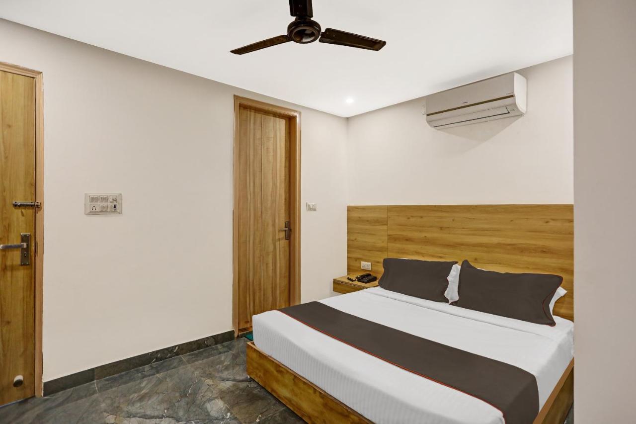 Oyo 81641 Collection O Hotel A1 Residency 뉴델리 외부 사진