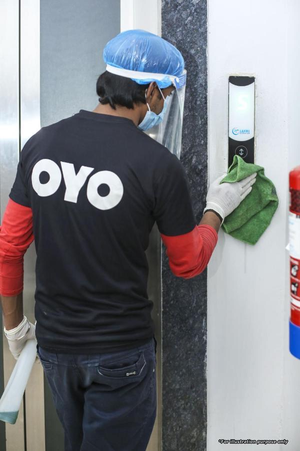 Oyo 81641 Collection O Hotel A1 Residency 뉴델리 외부 사진