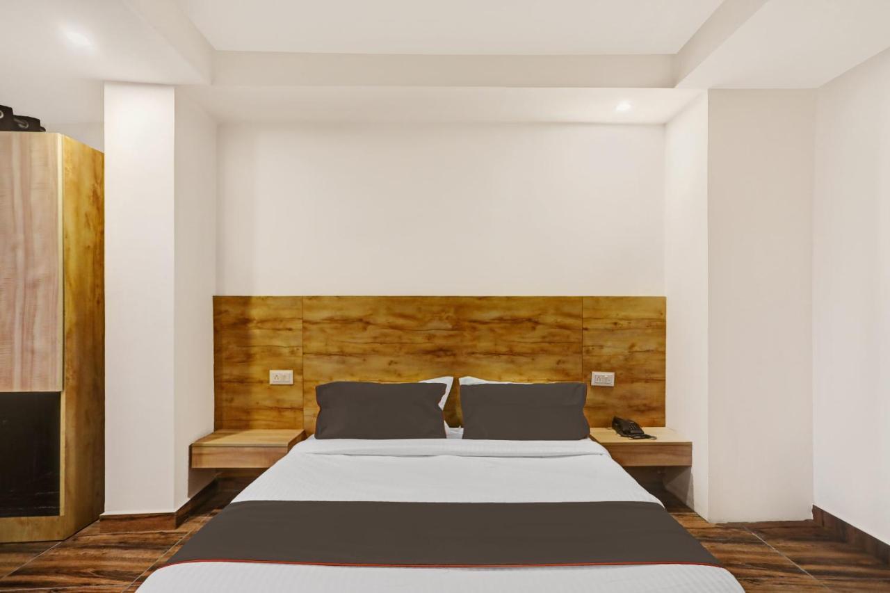 Oyo 81641 Collection O Hotel A1 Residency 뉴델리 외부 사진